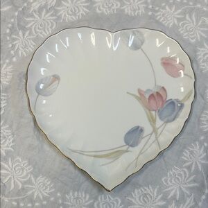 Mikasa Heart-Shaped Floral Bone China  Plate with Gold Trim Valentine Spring